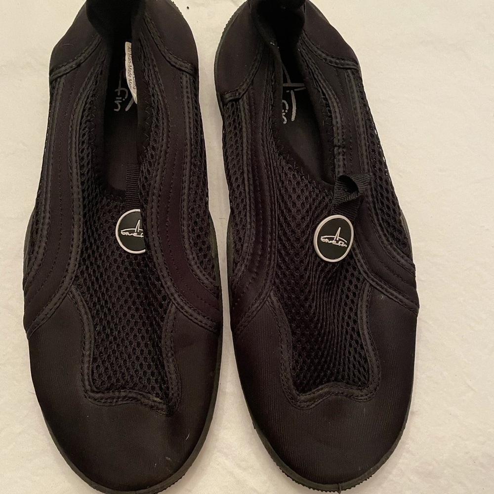 Water shoes